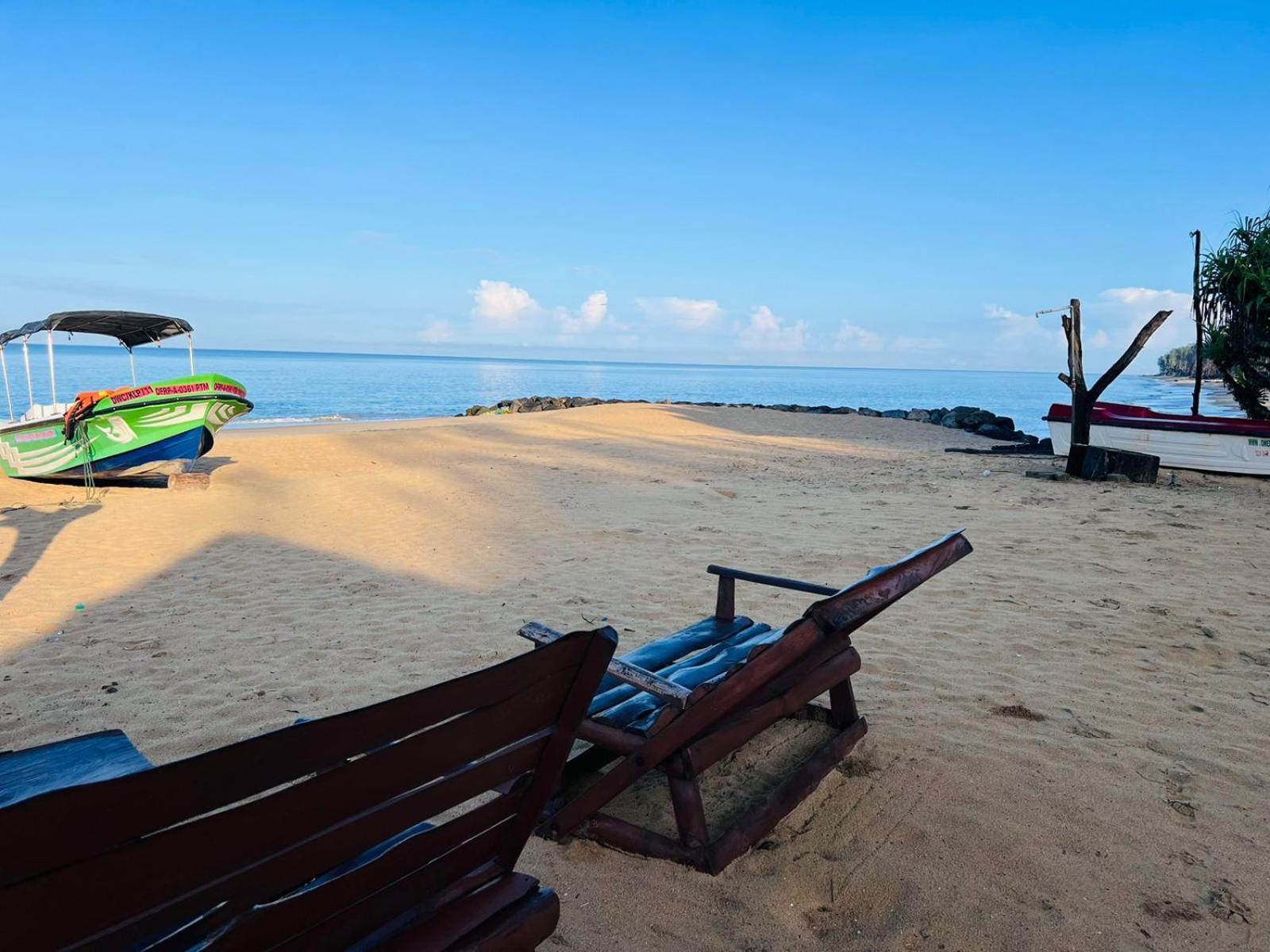 Omeesha Beach Hotel Kalpitiya Exterior photo