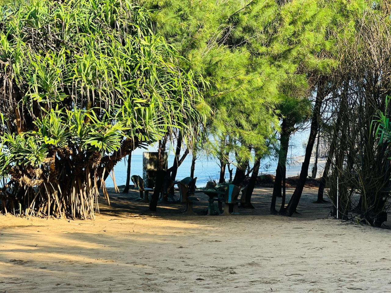 Omeesha Beach Hotel Kalpitiya Exterior photo