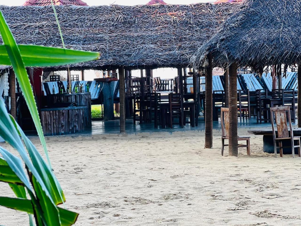 Omeesha Beach Hotel Kalpitiya Exterior photo