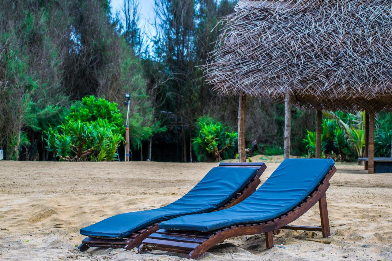 Omeesha Beach Hotel Kalpitiya Exterior photo