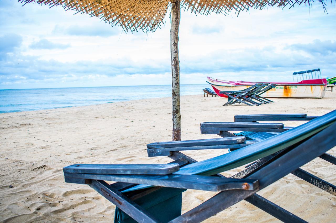 Omeesha Beach Hotel Kalpitiya Exterior photo